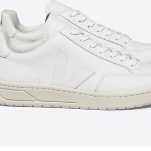 Veja V12 Leather White Sz 6